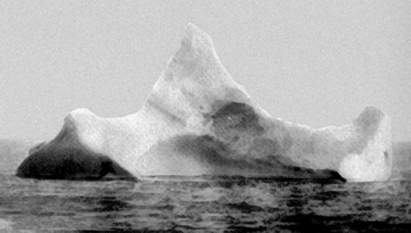 Titanic_iceberg